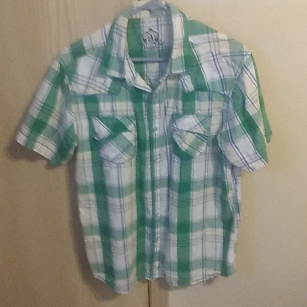 Short sleeve dress shirt